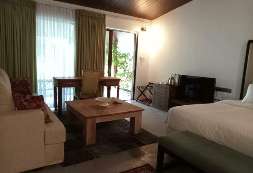 리조트 Bellevue Beach Nilaveli