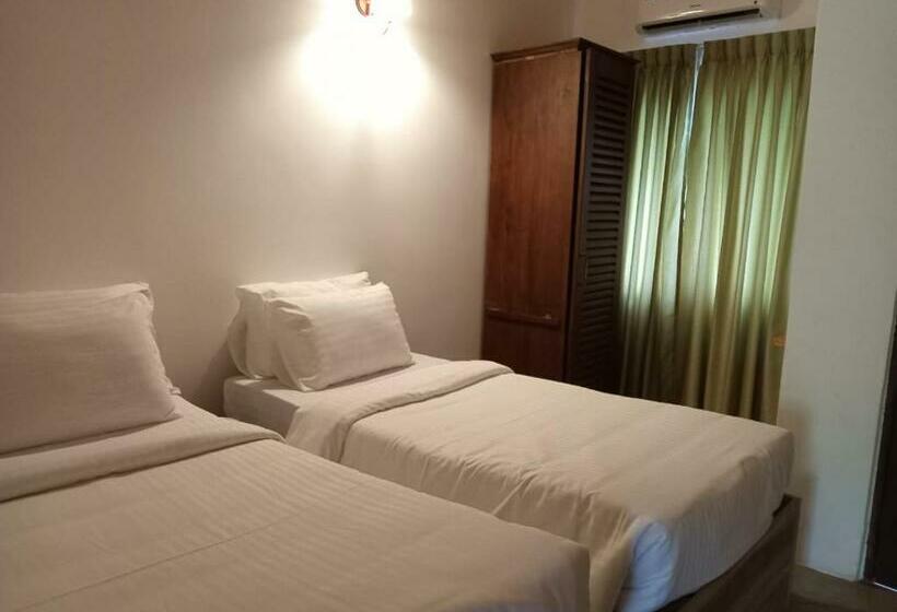 리조트 Bellevue Beach Nilaveli