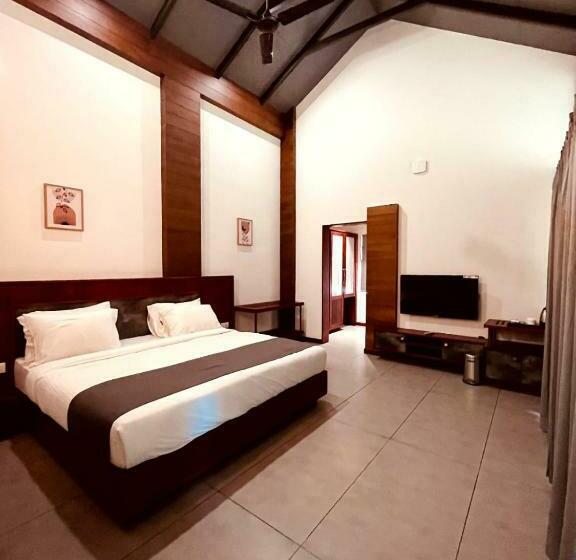 Crystal Kuruva Nature Resort & Spa