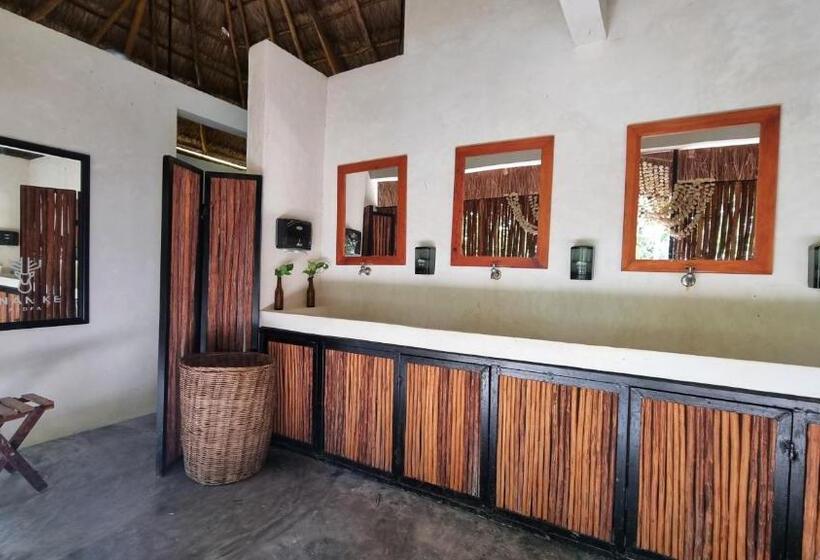 ホテル Glamping Bufo Alvarius Sanctuary Bacalar