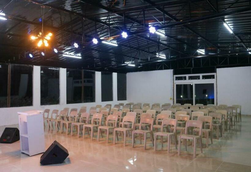 ホテル Chácara Misfav Capacidade De 200 Pessoas