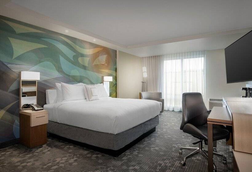 Отель Courtyard By Marriott Nanaimo
