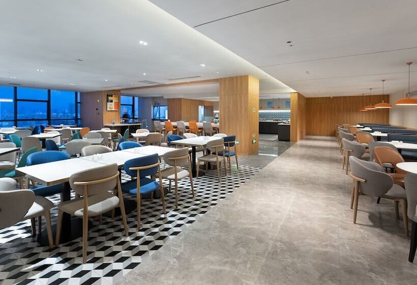 Отель Holiday Inn Express Kunming Panlong, An Ihg