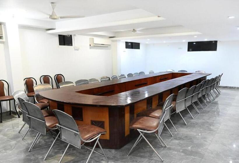 فندق Holiday Pride