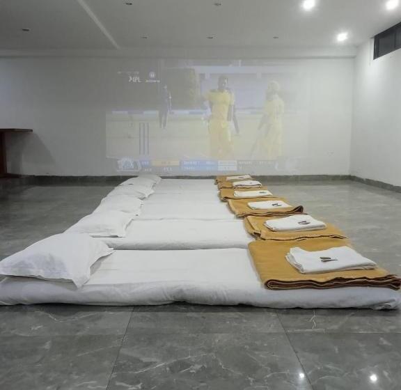 فندق Holiday Pride