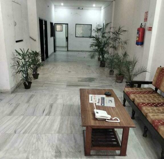 בית מלון כפרי Rohtak Guest House