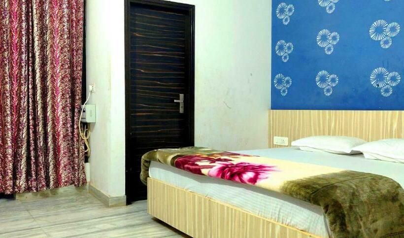 בית מלון כפרי Rohtak Guest House