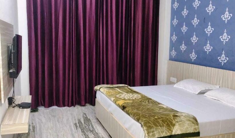 בית מלון כפרי Rohtak Guest House