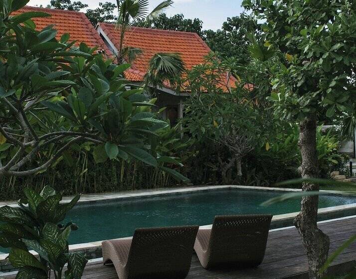 فندق Tamuku Padang Padang, Cari Surf Camp