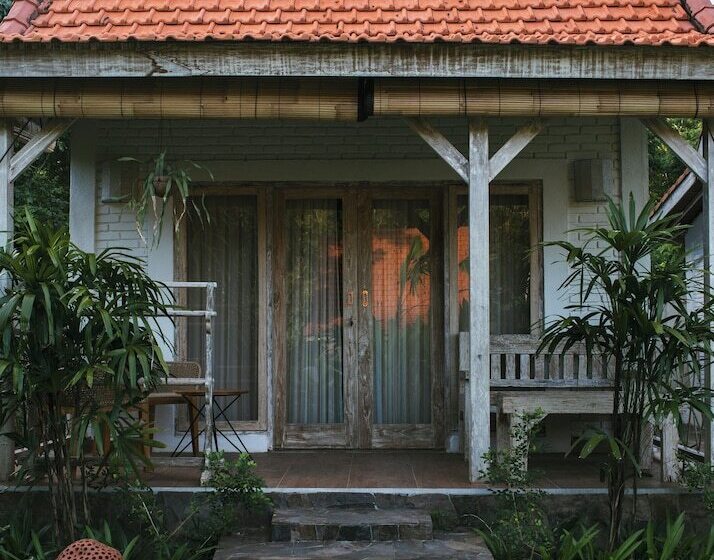 فندق Tamuku Padang Padang, Cari Surf Camp