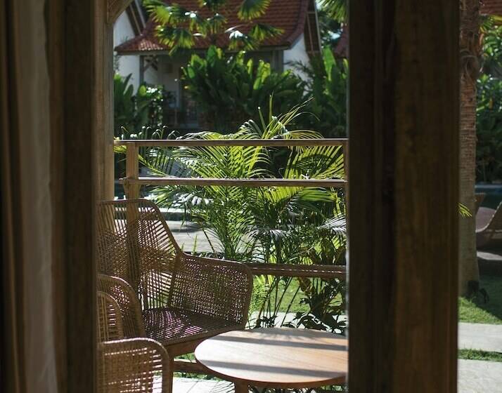 فندق Tamuku Padang Padang, Cari Surf Camp