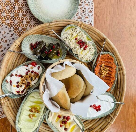 בית מלון כפרי The Bunker House Cafe And Stay