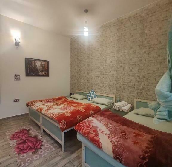 فندق The Bunker House Cafe And Stay