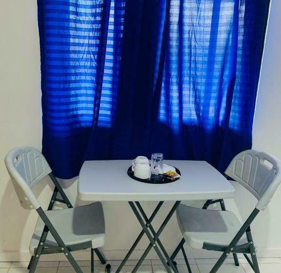 호텔 The Victorian By Stevrena Accommodations