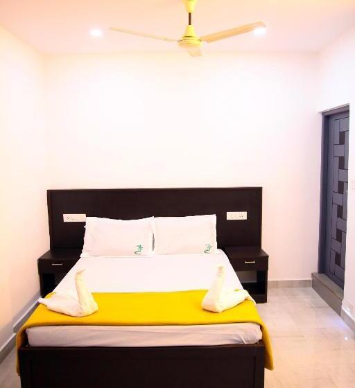 هتل Thekkady Travel Rooms