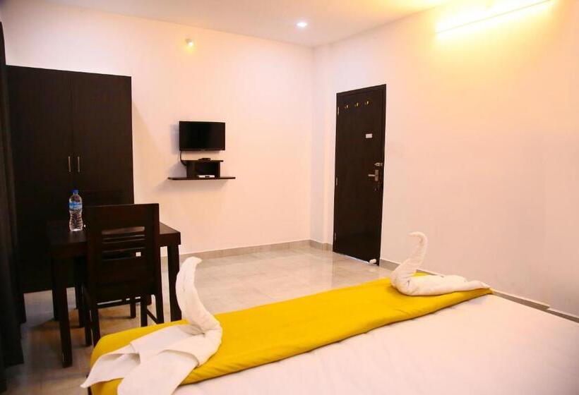 هتل Thekkady Travel Rooms