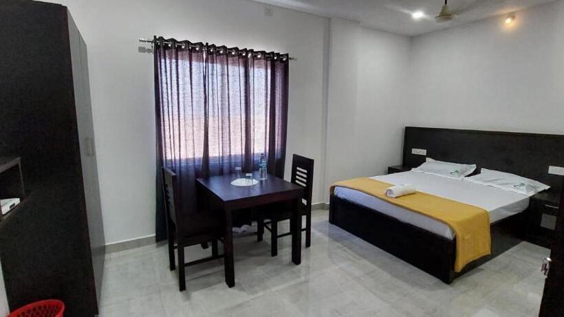 هتل Thekkady Travel Rooms