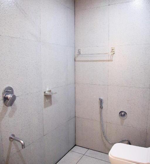 هتل Thekkady Travel Rooms