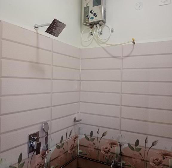 پانسیون B G Royal Heritage