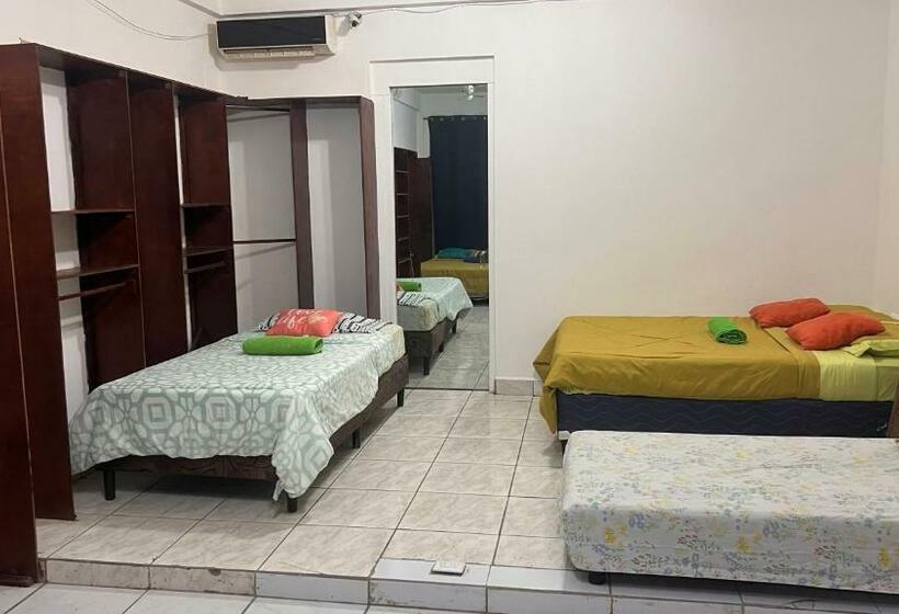 פנסיון Central