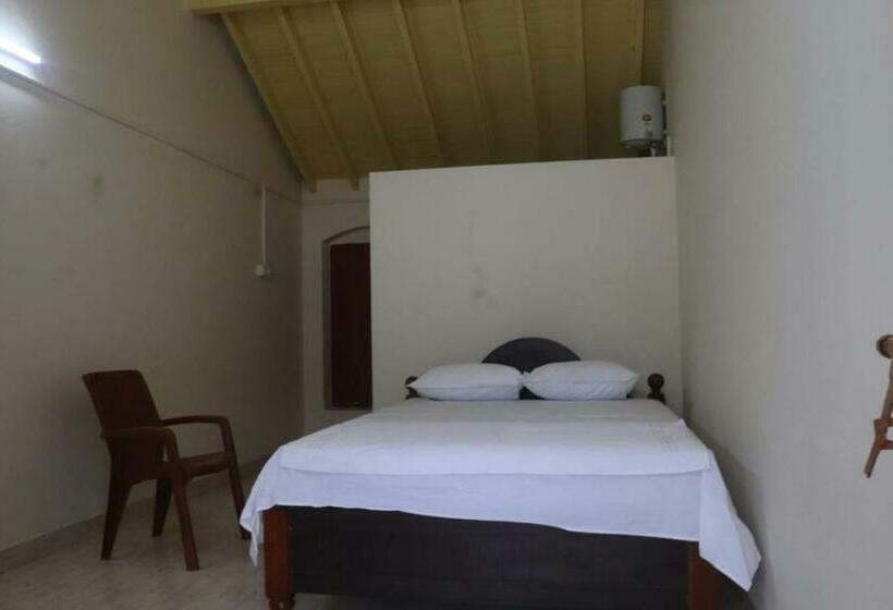 פנסיון Maasilamani Lodge