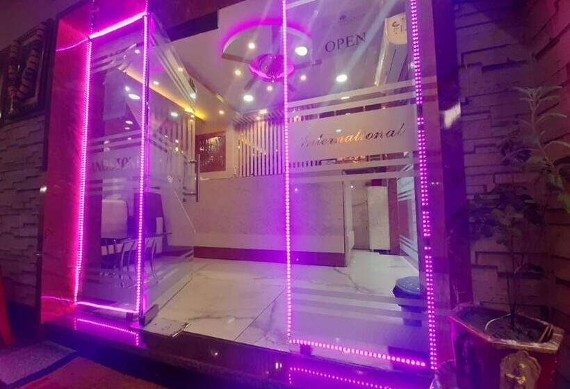 پانسیون Sandstone International