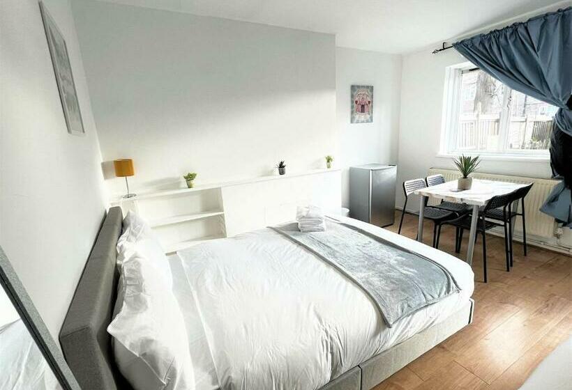 펜션 Stepney Green 17 Double Bedrooms