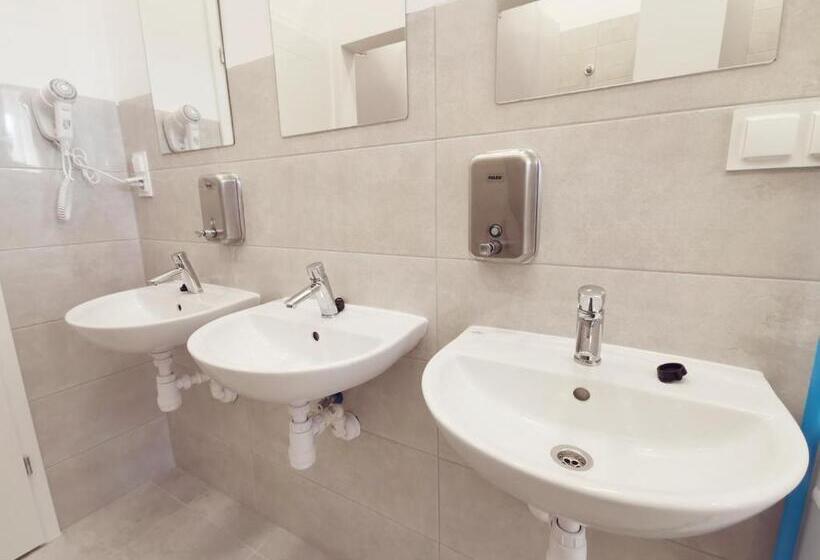 فندق صغير Komfortowa Kwatera