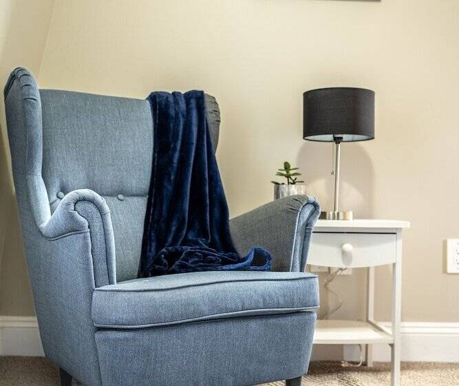 فندق صغير Riverside Inn