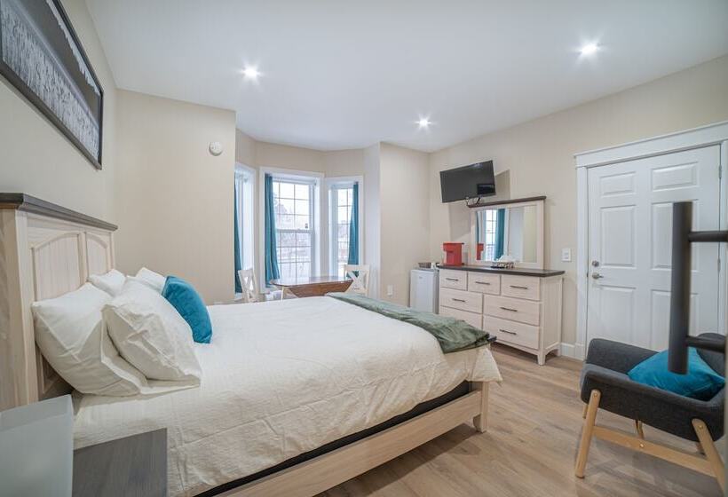 فندق صغير Riverside Inn