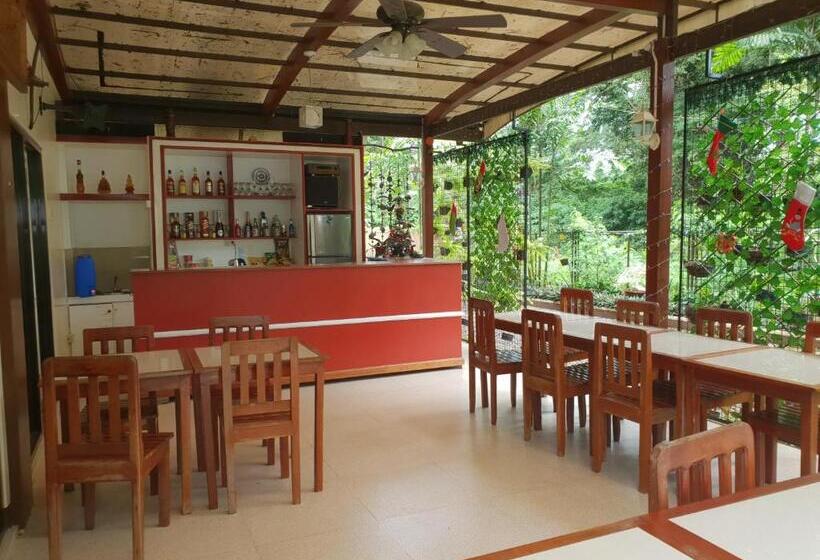 تختخواب و صبحانه Diakopes Inn