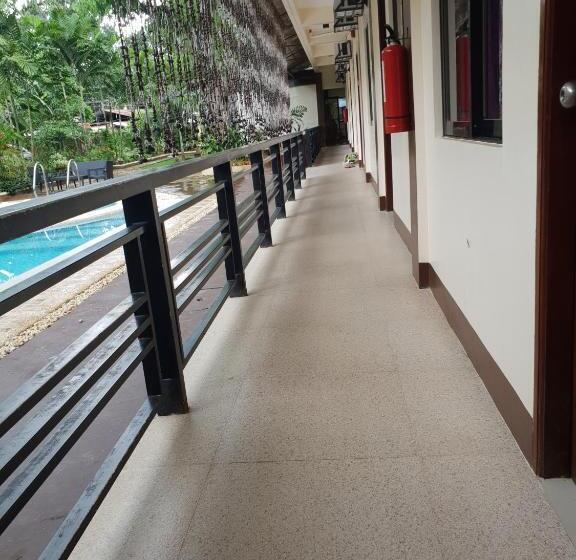 تختخواب و صبحانه Diakopes Inn