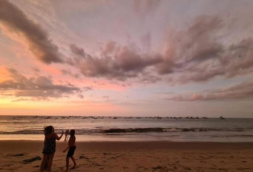 تختخواب و صبحانه Hospedaje & Casa Playa Aurora