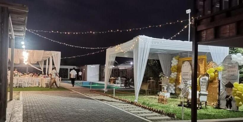 تختخواب و صبحانه Hospedaje & Casa Playa Aurora