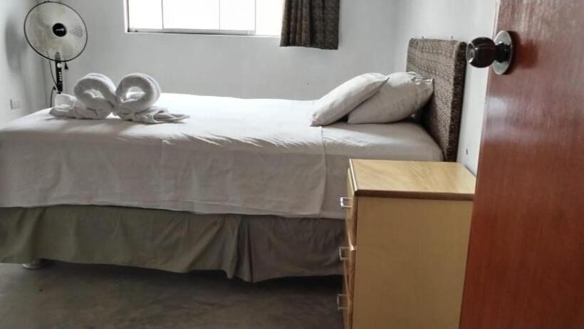 تختخواب و صبحانه Hospedaje & Casa Playa Aurora