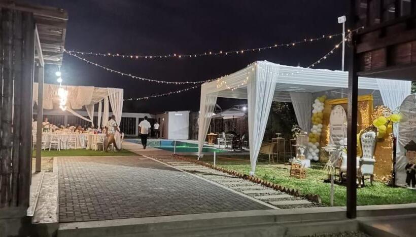 تختخواب و صبحانه Hospedaje & Casa Playa Aurora