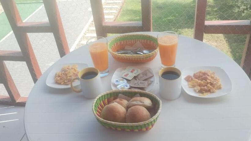 تختخواب و صبحانه Hospedaje & Casa Playa Aurora