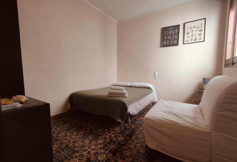 Bed and Breakfast Pensión Benavente Ap 7 3min Coche Playa 5 Min Self Check In 24h