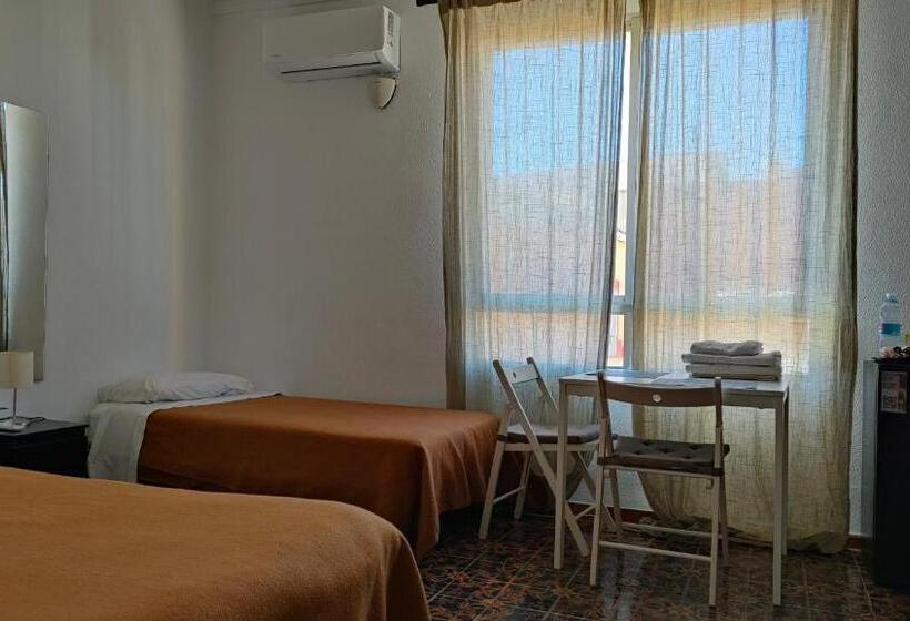 Bed and Breakfast Pensión Benavente Ap 7 3min Coche Playa 5 Min Self Check In 24h