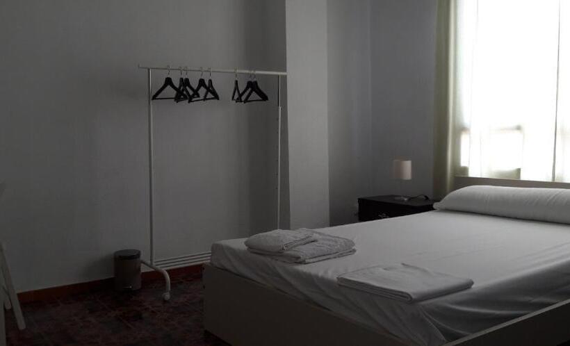 Bed and Breakfast Pensión Benavente Ap 7 3min Coche Playa 5 Min Self Check In 24h