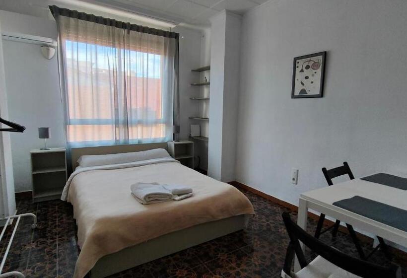 Bed and Breakfast Pensión Benavente Ap 7 3min Coche Playa 5 Min Self Check In 24h