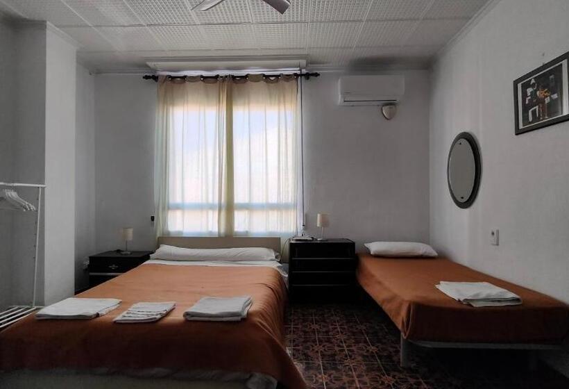 Bed and Breakfast Pensión Benavente Ap 7 3min Coche Playa 5 Min Self Check In 24h