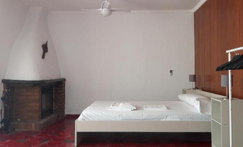 Bed and Breakfast Pensión Benavente Ap 7 3min Coche Playa 5 Min Self Check In 24h