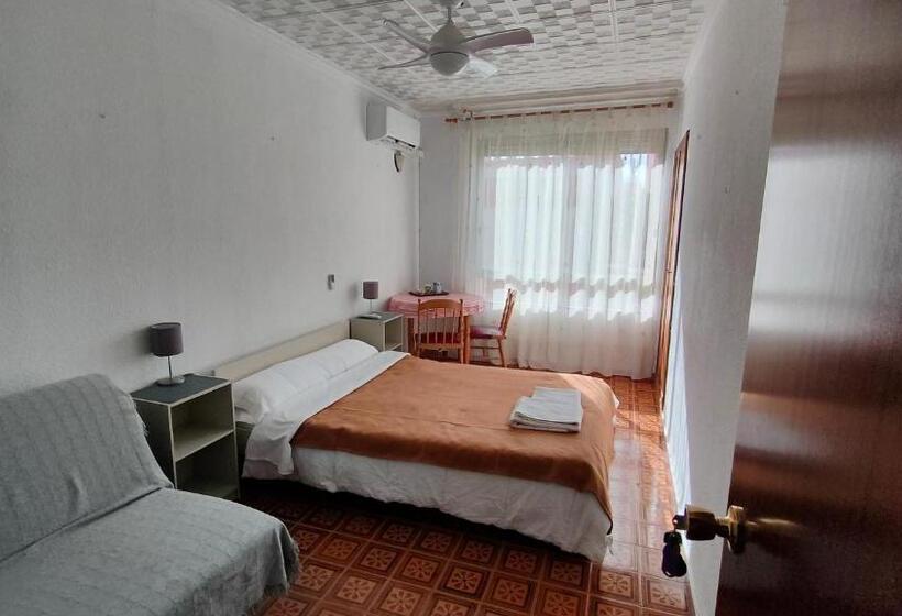 Bed and Breakfast Pensión Benavente Ap 7 3min Coche Playa 5 Min Self Check In 24h