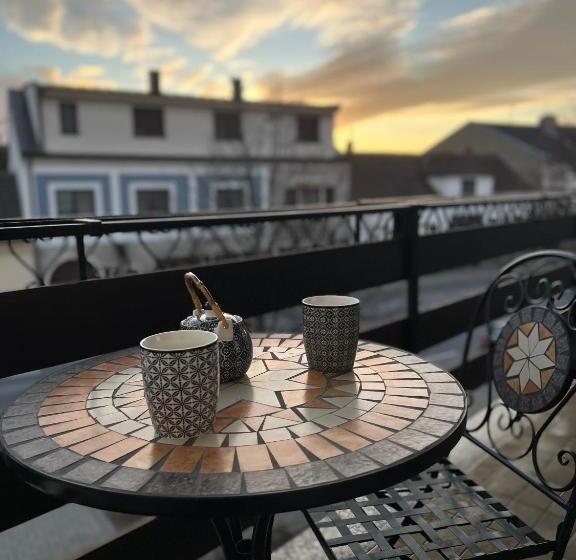 Bed and Breakfast Mediterranean Lake Escape House