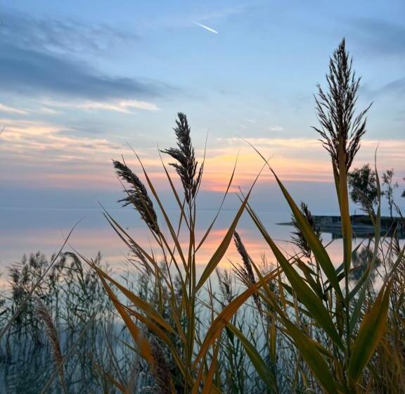 Bed and Breakfast Mediterranean Lake Escape House