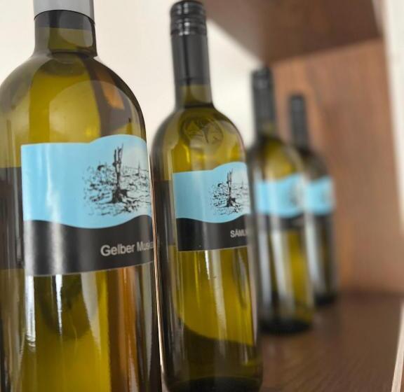 Bed and Breakfast Mediterranean Lake Escape House