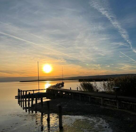 Bed and Breakfast Mediterranean Lake Escape House