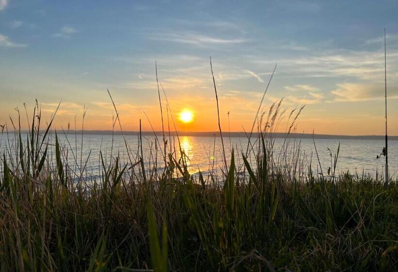 Bed and Breakfast Mediterranean Lake Escape House