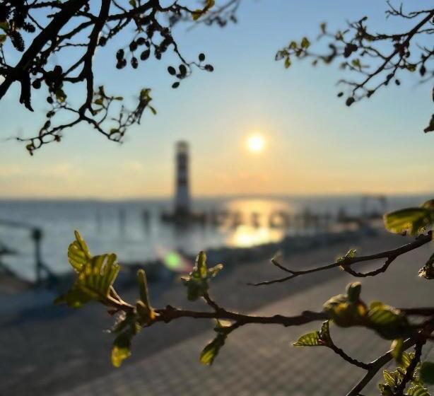 Bed and Breakfast Mediterranean Lake Escape House